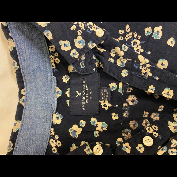 Men’s flower button down shirt! - Picture 2 of 3